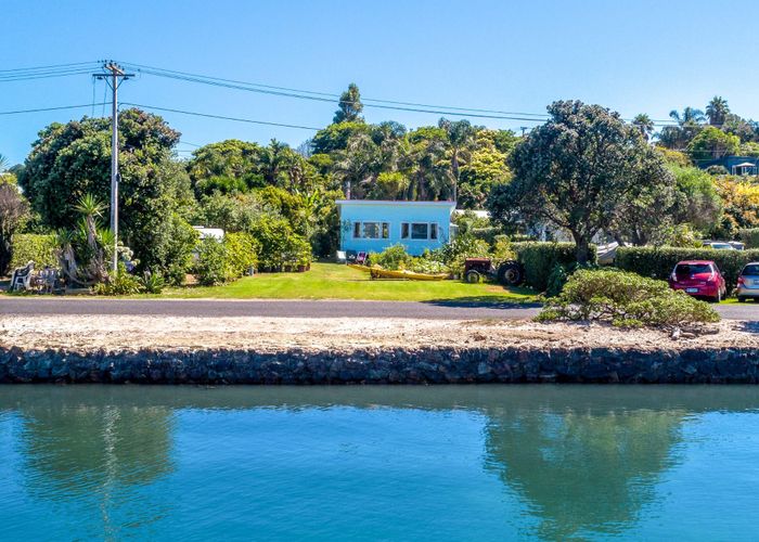 For sale 24 The Esplanade, Oneroa, Waiheke Island, Auckland homes.co.nz
