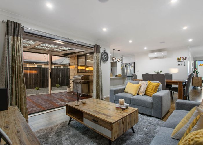 Free property data for 98 Twin Parks Rise, Papakura homes.co.nz