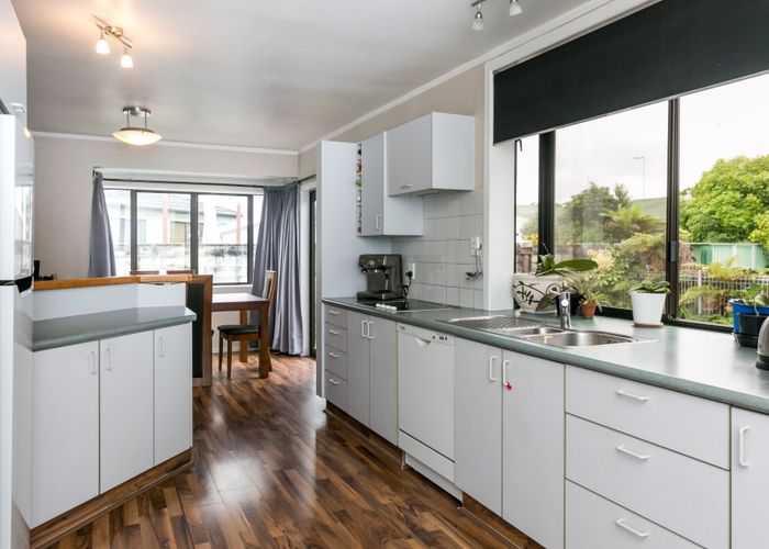 Free property data for 48 Meeanee Road, Taradale, Napier homes.co.nz