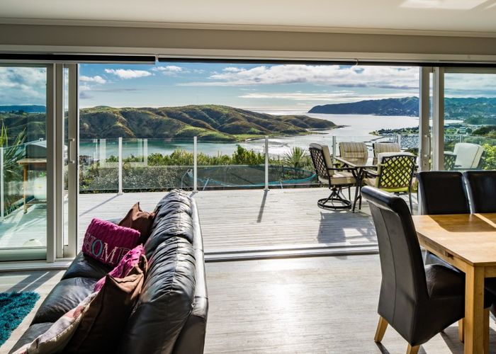 Free property data for 12 Ettrick Grove, Papakowhai, Porirua homes.co.nz