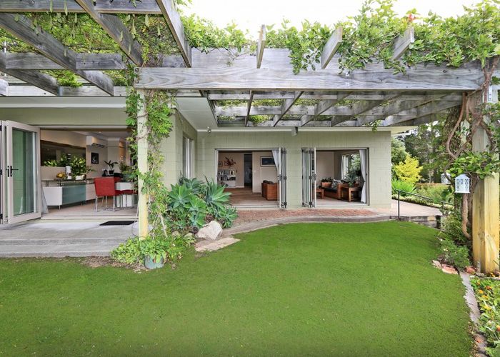 Free property data for 107 Ballantyne Road, Poraiti, Napier homes.co.nz