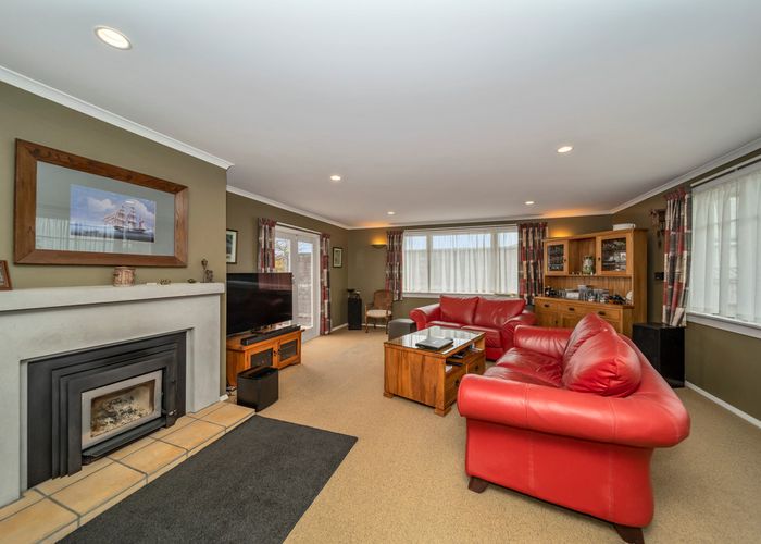 Free property data for 386 South Road, Omata, New Plymouth homes.co.nz