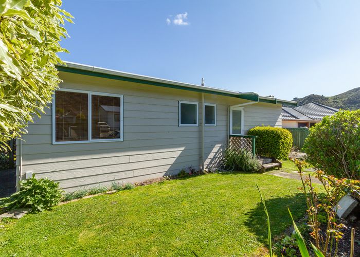Free property data for 2/5 Glenbrook Grove, Naenae, Lower Hutt homes