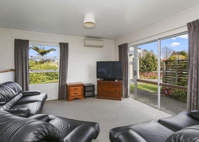 Free property data for 12 Warren Place, Frankleigh Park, New Plymouth
