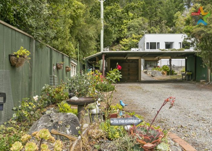 Free property data for 71 Raukawa Street, Stokes Valley, Lower Hutt