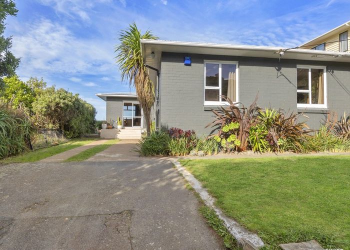 Free property data for 17 Cave Road, Houghton Bay, Wellington homes.co.nz