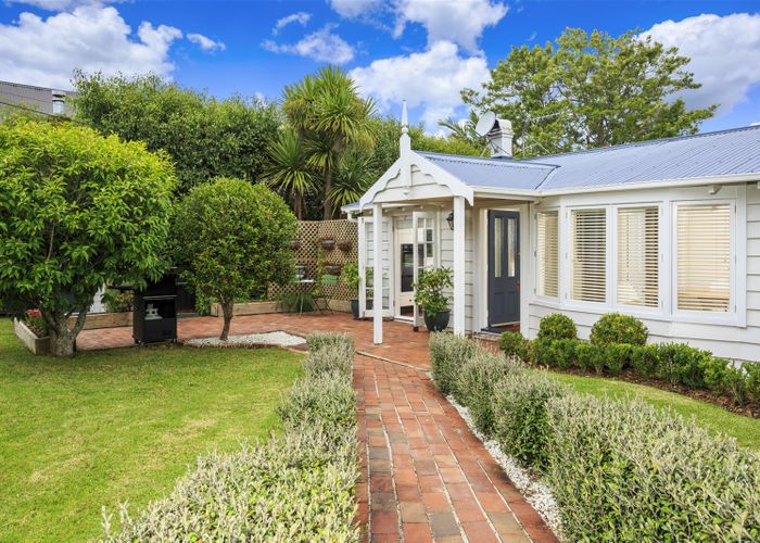 Free property data for 10 David Street, Bayswater, Auckland homes.co.nz