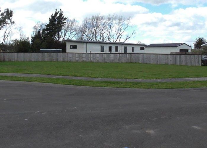 Free property data for 8 Mckerrow Place, Featherston homes.co.nz