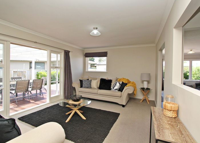 Free property data for 43 Neeve Road, Taradale, Napier homes.co.nz