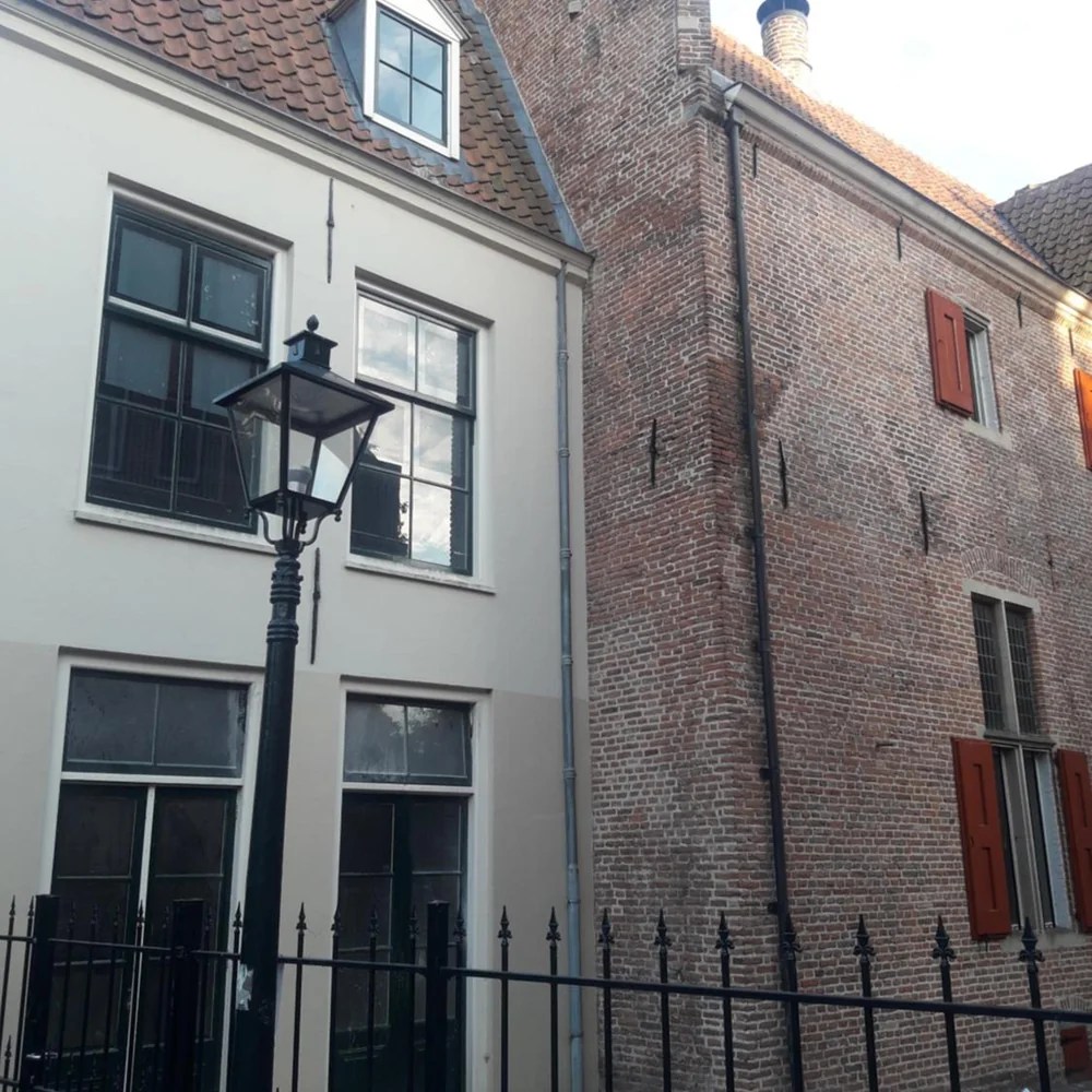 Stadslogement Bij de Sassenpoort Unieke aanbiedingen via Hotels.nl.