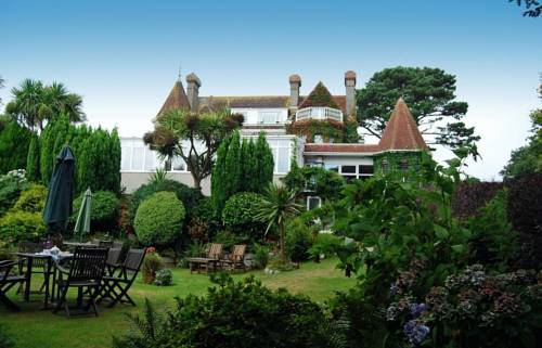 Hotels near Falmouth University