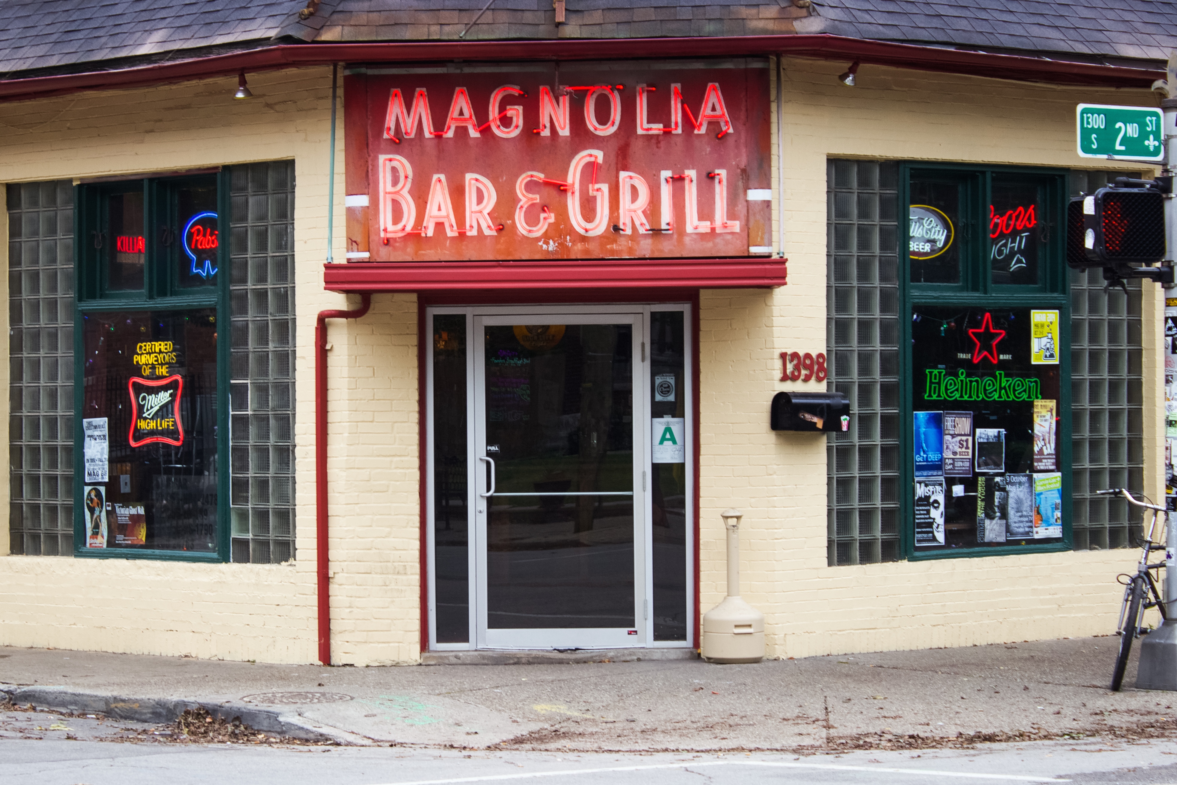 The 10 Best Dive Bars in America HuffPost