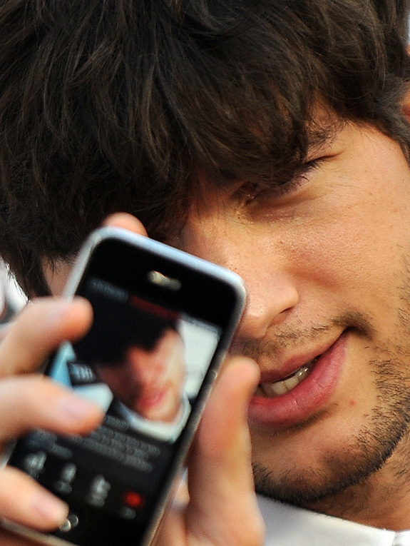 Ashton Kutcher Loves His iPhone Camera (PHOTOS) HuffPost
