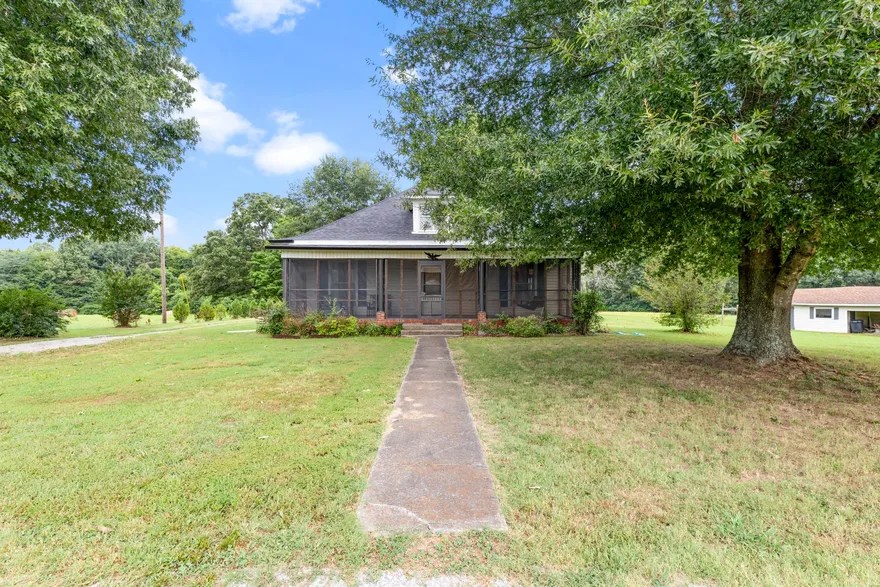 7704 Old State Route 1, New Johnsonville, Tennessee