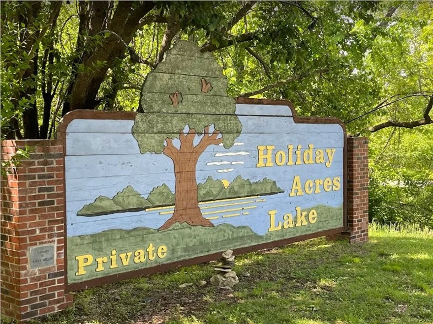 220 Lake Circle, Cairo, Missouri