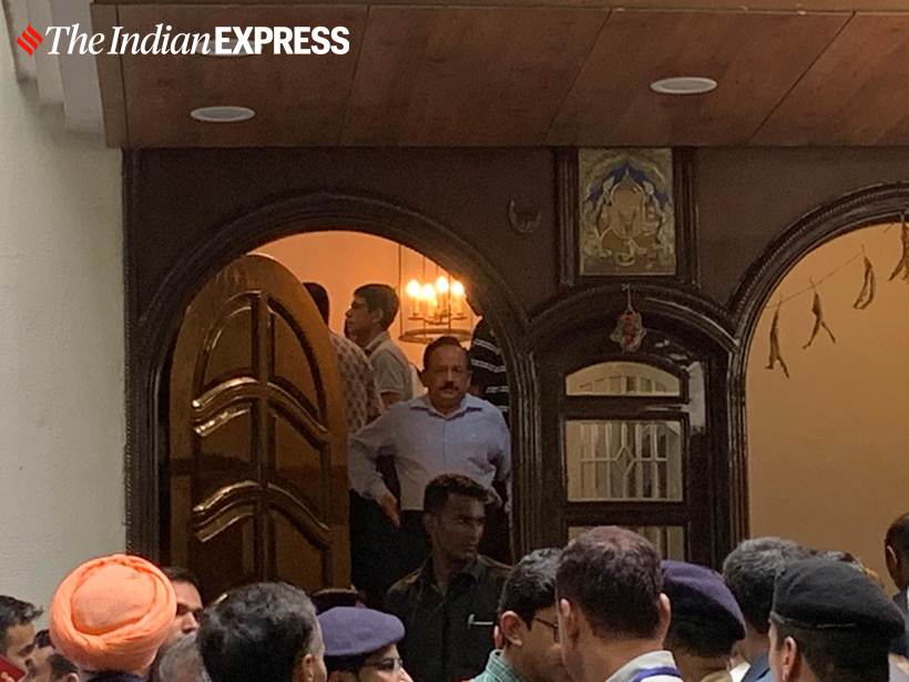 Arun Jaitley’s mortal remains brought home, leaders line up to pay