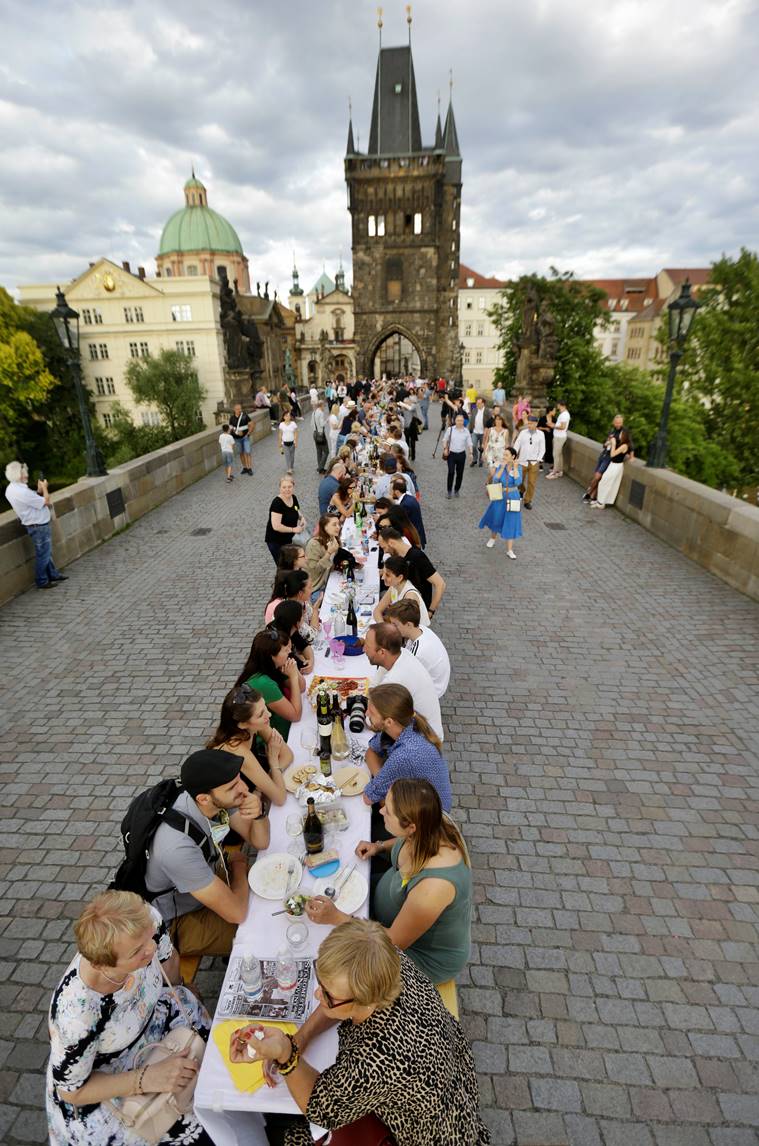 Thousands attend coronavirus ‘farewell party’ in Prague World News