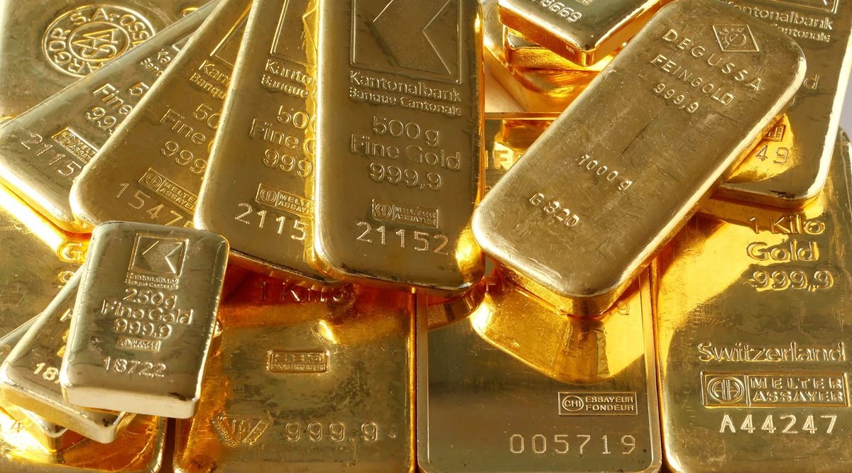 Gold gains Rs 253/10 gram; silver marginally lower by Rs 61/kg