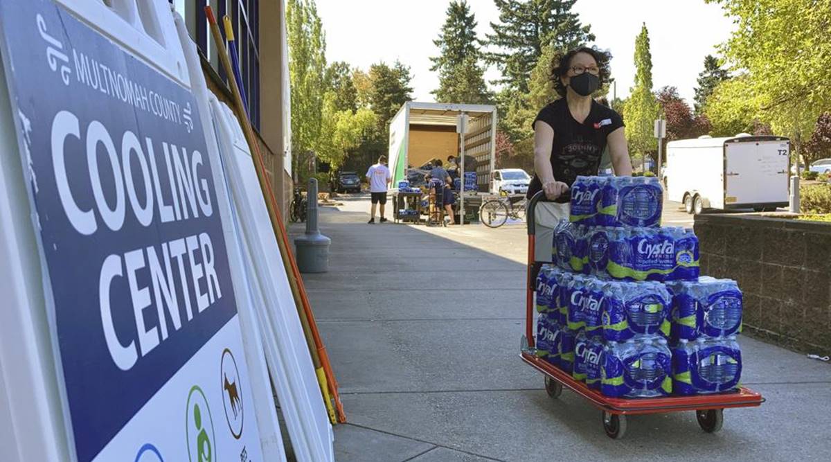 US Heat wave hits Northwest, sending people to cooling centers World