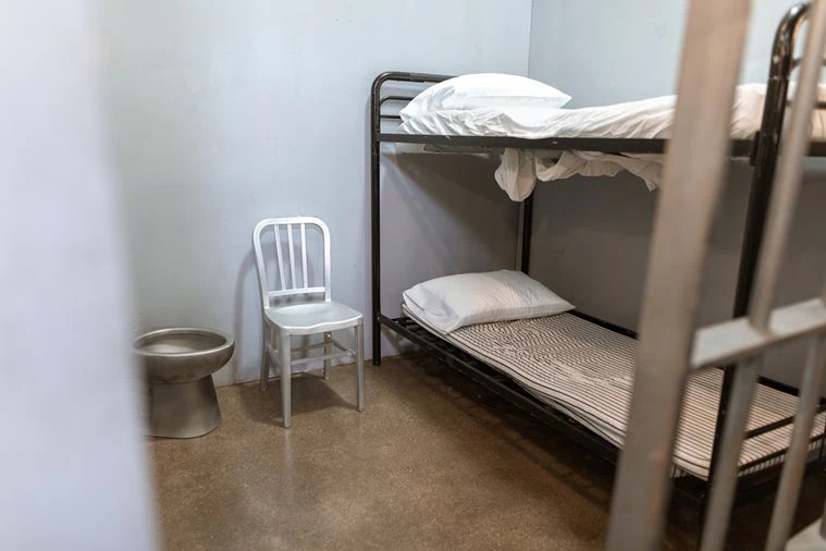 ‘Jail is better’ Italian man on house arrest flees home to escape from