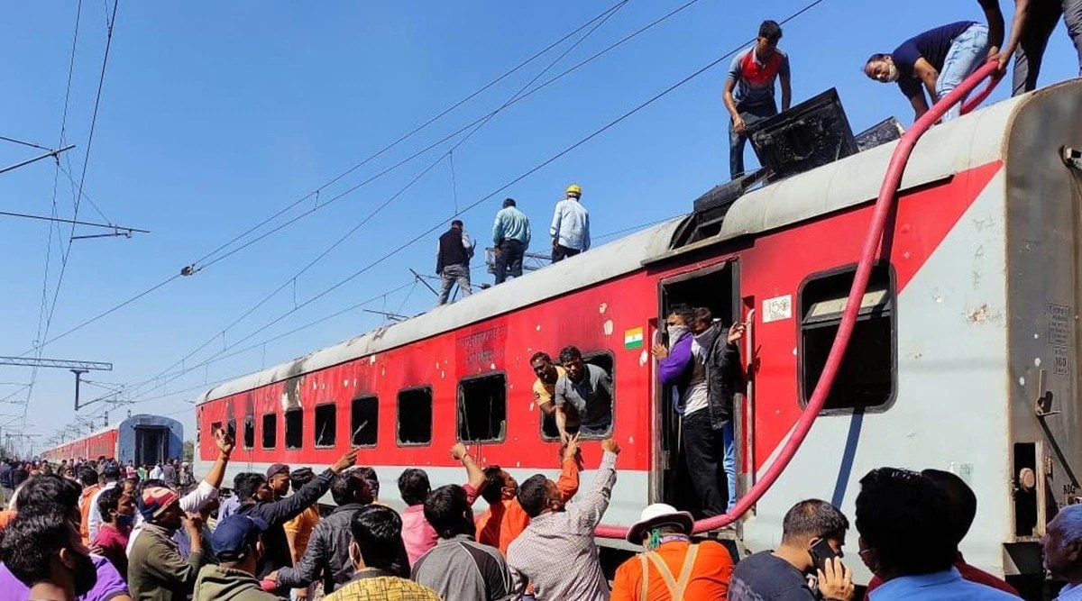 Maharashtra Fire breaks out in pantry car of train, none hurt Mumbai