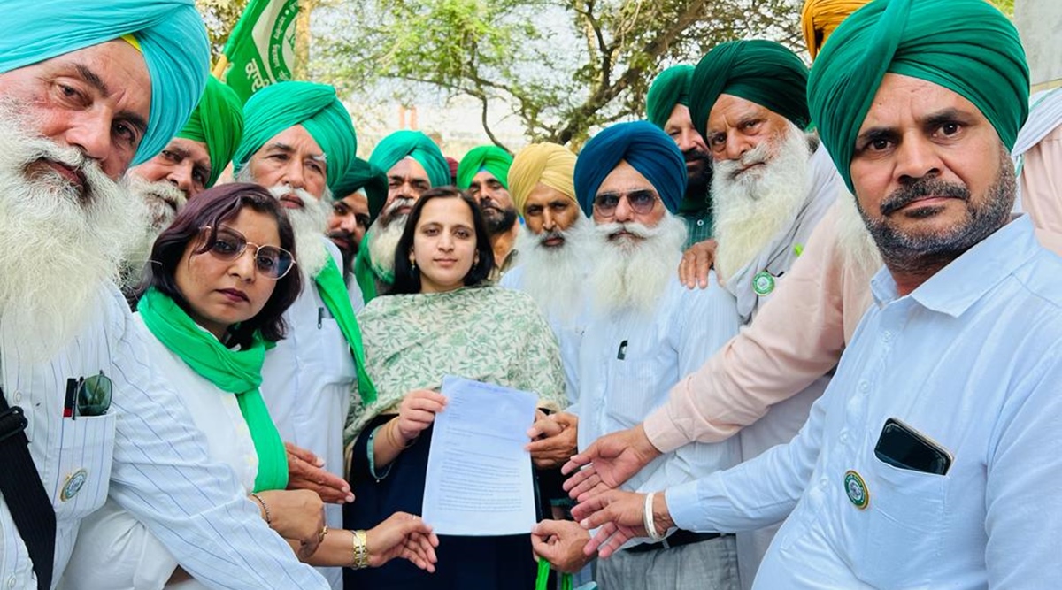 Farmers burn effigies to protest CBI searches at their leaders’ houses