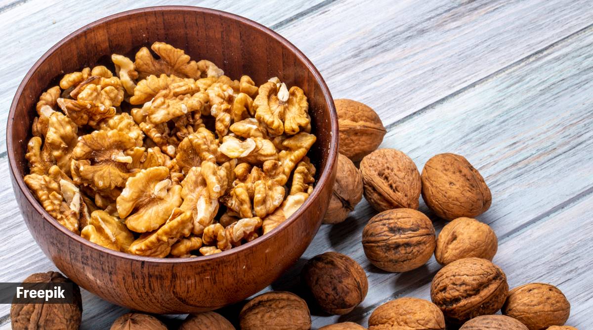 Nutrition alert Here’s what 28 gram serving of walnuts contains