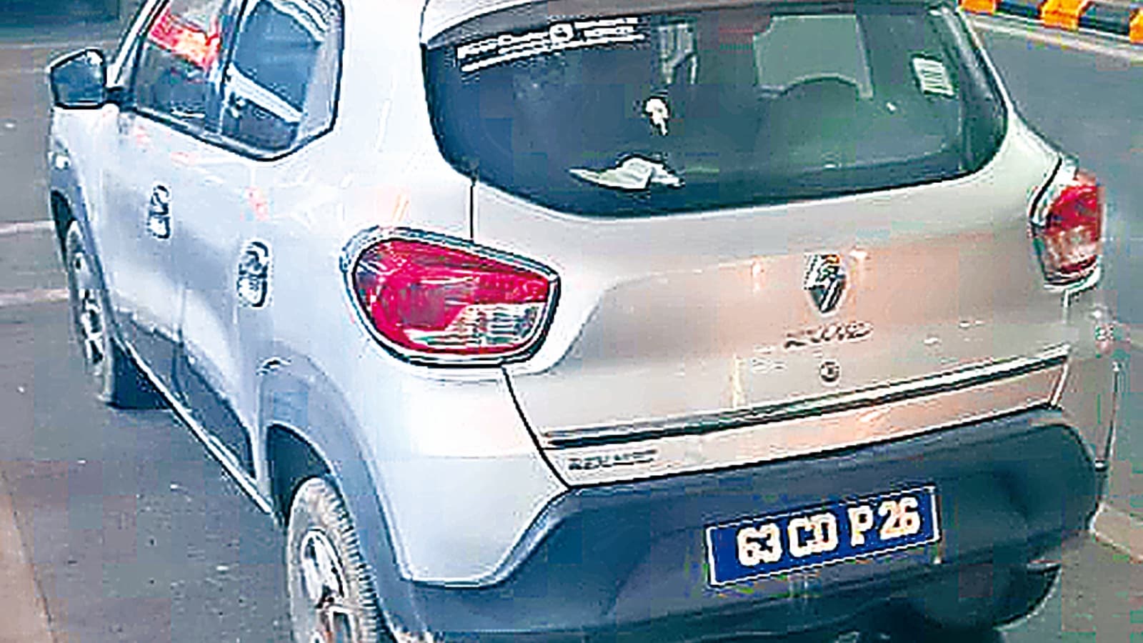 Car with ‘fake’ embassy number plate seen at Delhi airport 4 from