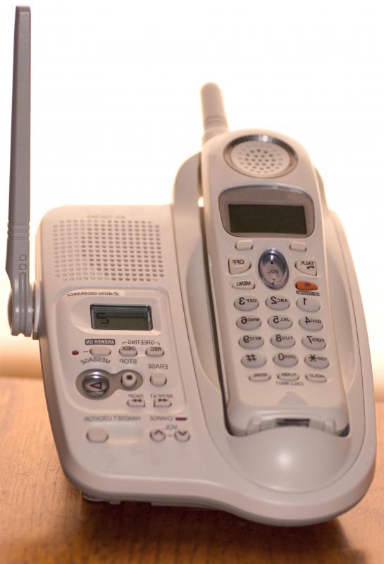 What is a Landline? (with pictures)
