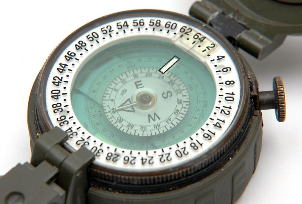 What is a Prismatic Compass? (with pictures)
