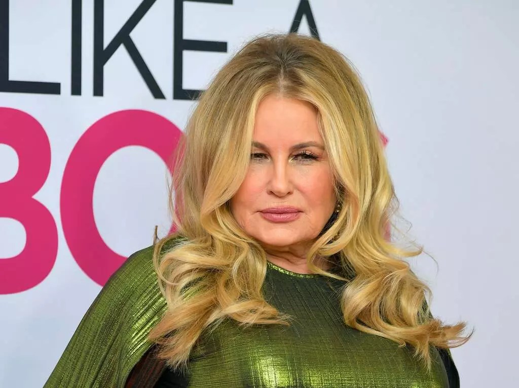 Jennifer Coolidge reveals she once posed as a twin so…
