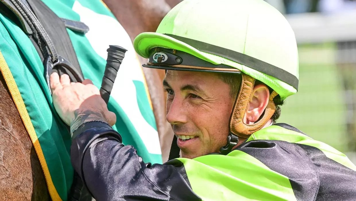 Australian jockey Dean Holland (34) dies after fall in…