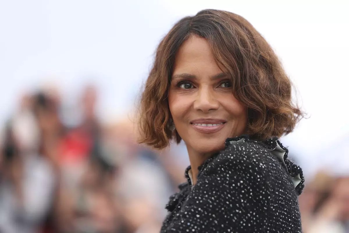Halle Berry makes lastminute change to Cannes dress…