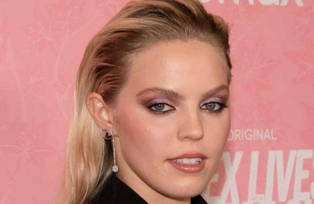 Renee Rapp reveals how her mom chose her 'pop star…