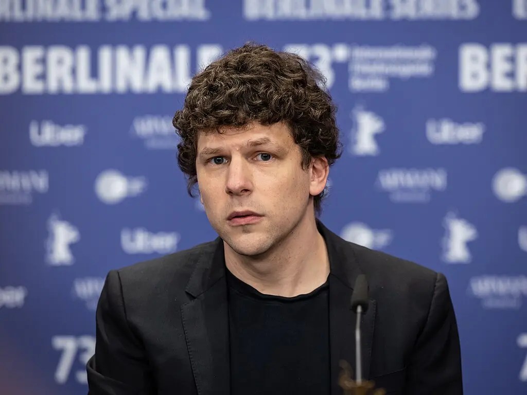 Jesse Eisenberg Shocks NYC Crowd with RealLife Magic…