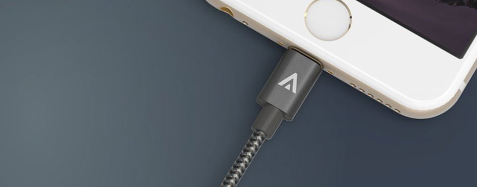 Fotos zeigen: EarPod-Kopfhörer mit Lightning-Anschluss › iphone-ticker.de