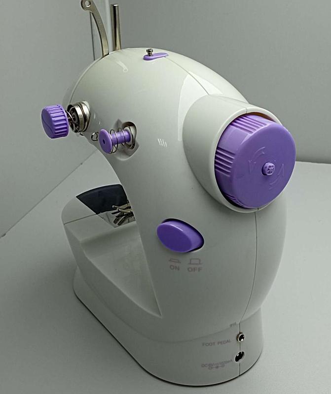 Швейна машина Б/У Mini Sewing Machine SM202A 4 в 1 380 ₴, купити на