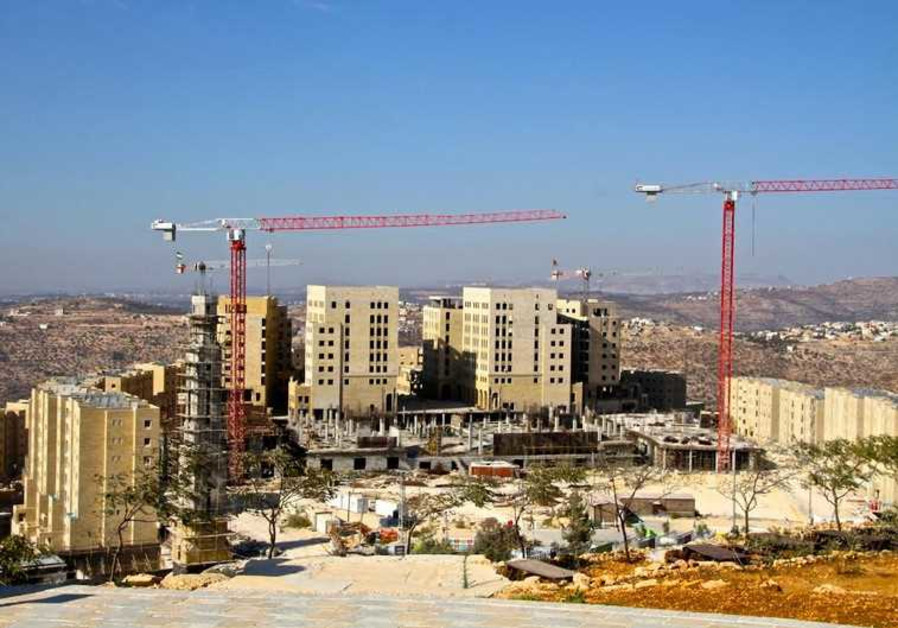 Ya'alon pushes for water hookup in order to open new Palestinian city