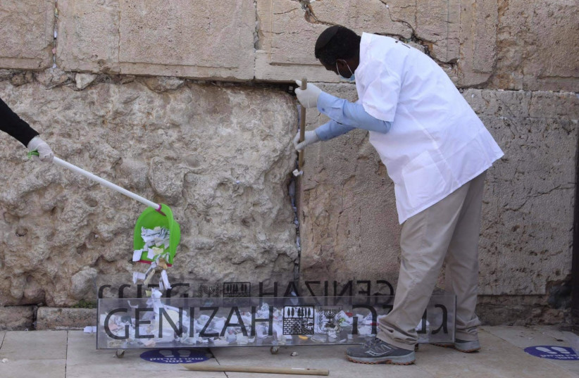 Western Wall notes cleaned out ahead of Passover Israel News The