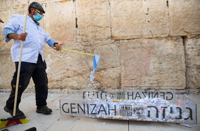 Prayer notes removed from the Western Wall Israel News The