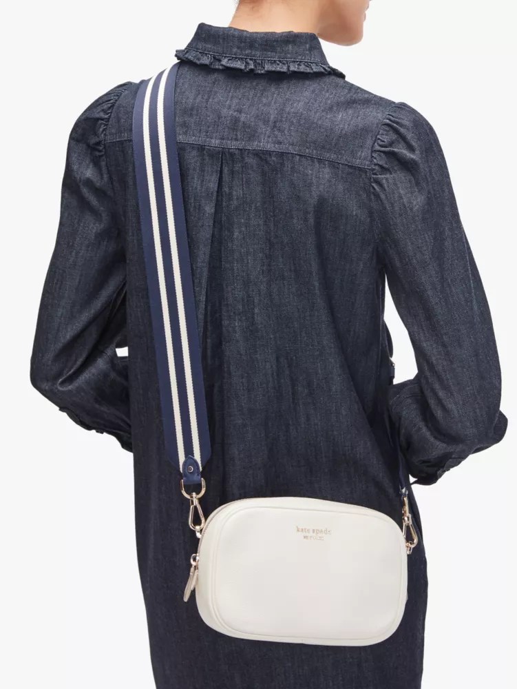 Arriba 70+ imagen kate spade black crossbody strap Thptnganamst.edu.vn