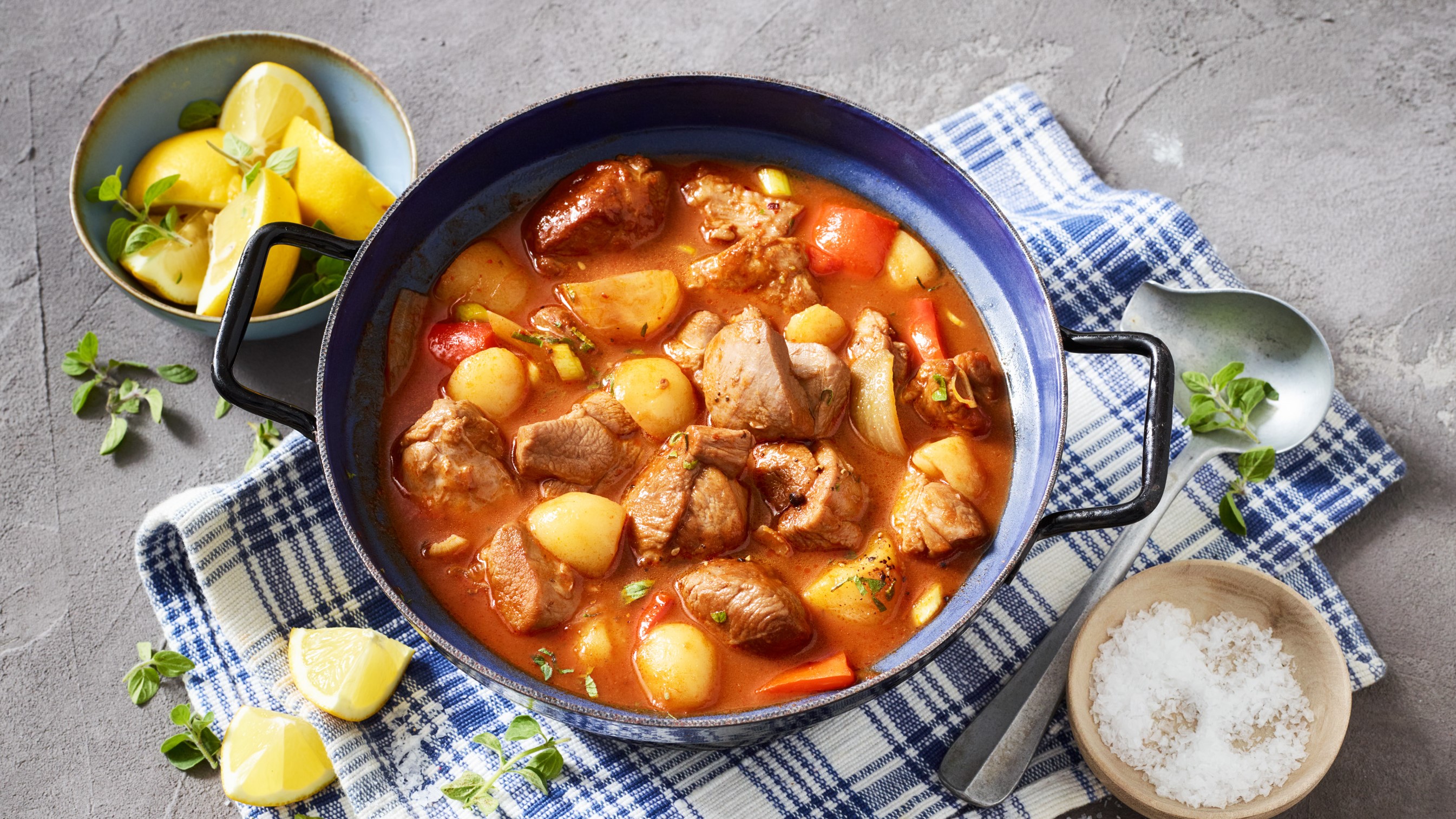 One Pot Putengulasch mit Kartoffeln und Paprika Rezept Kitchen Stories