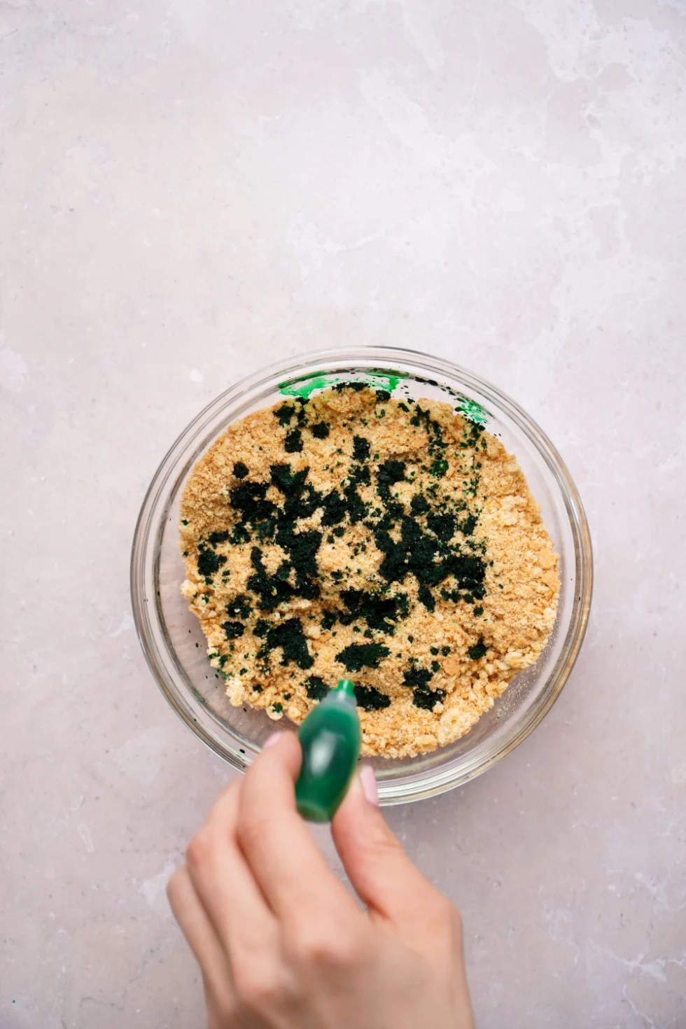 How To Make Edible Moss (For Cakes, Cupcakes, And More!)