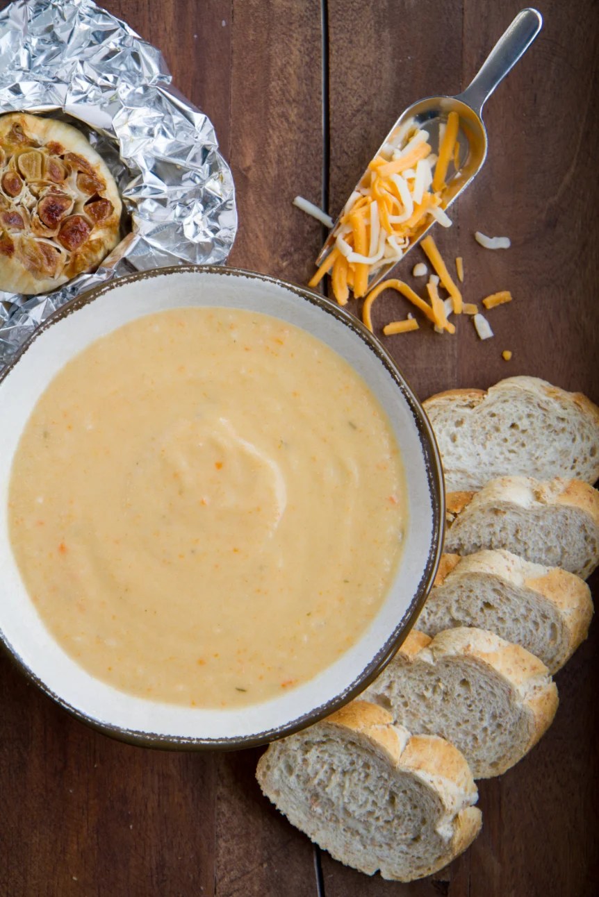 Roasted Garlic Cauliflower Soup