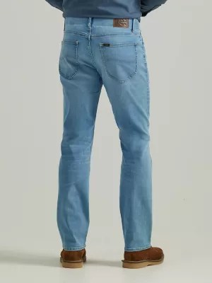 Men’s Extreme Motion Straight Fit Tapered Leg Jean Lee®