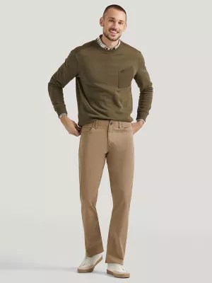 Men’s Extreme Motion Straight Fit Tapered Leg Jean Lee®