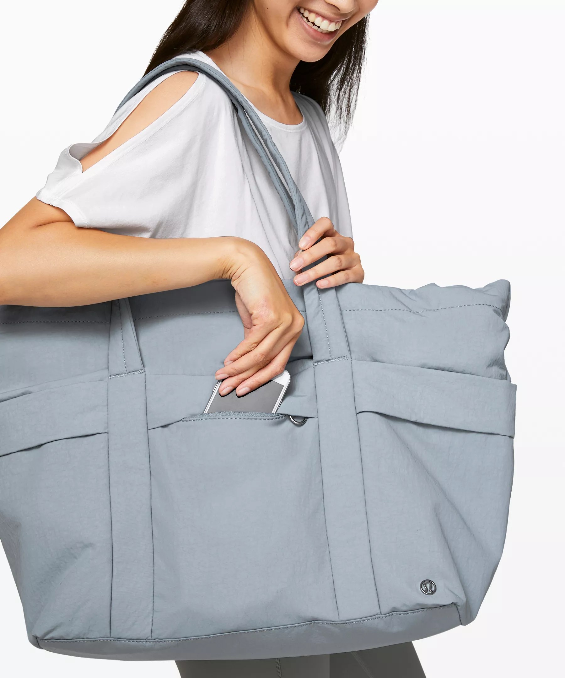 Lululemon on my level duffel bag