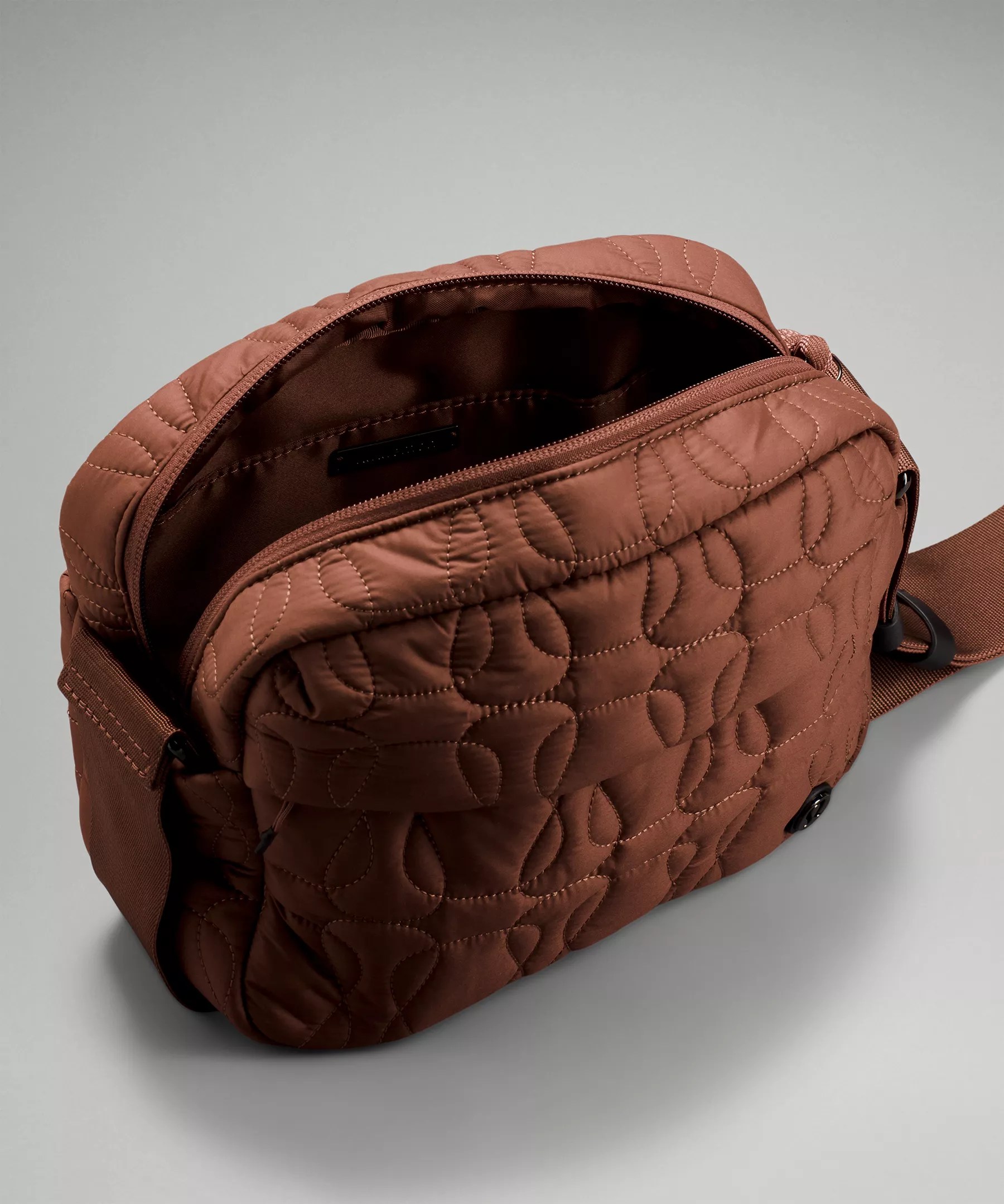 Quilted Embrace Crossbody バッグ Lululemon JP