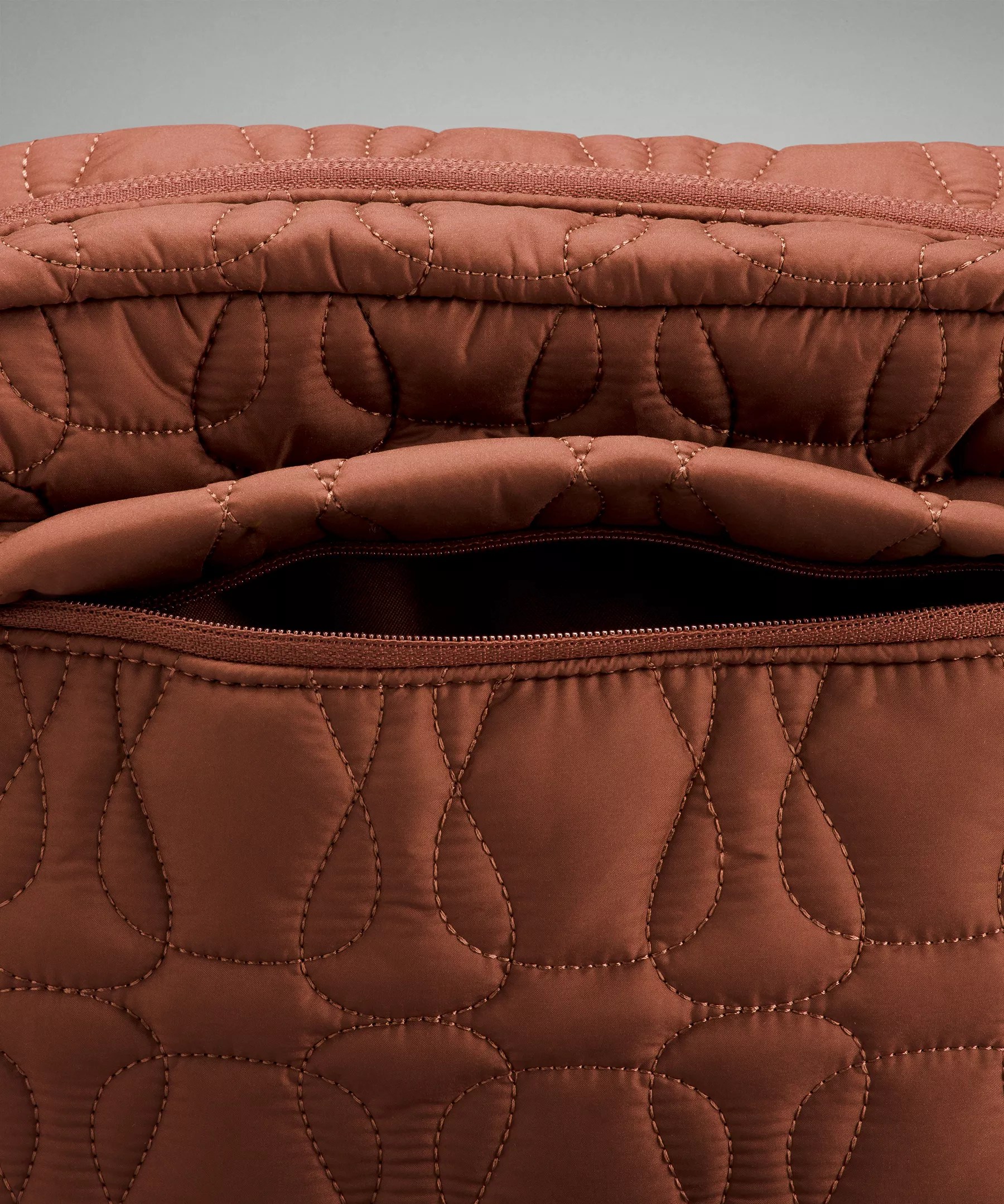 Quilted Embrace Crossbody バッグ Lululemon JP