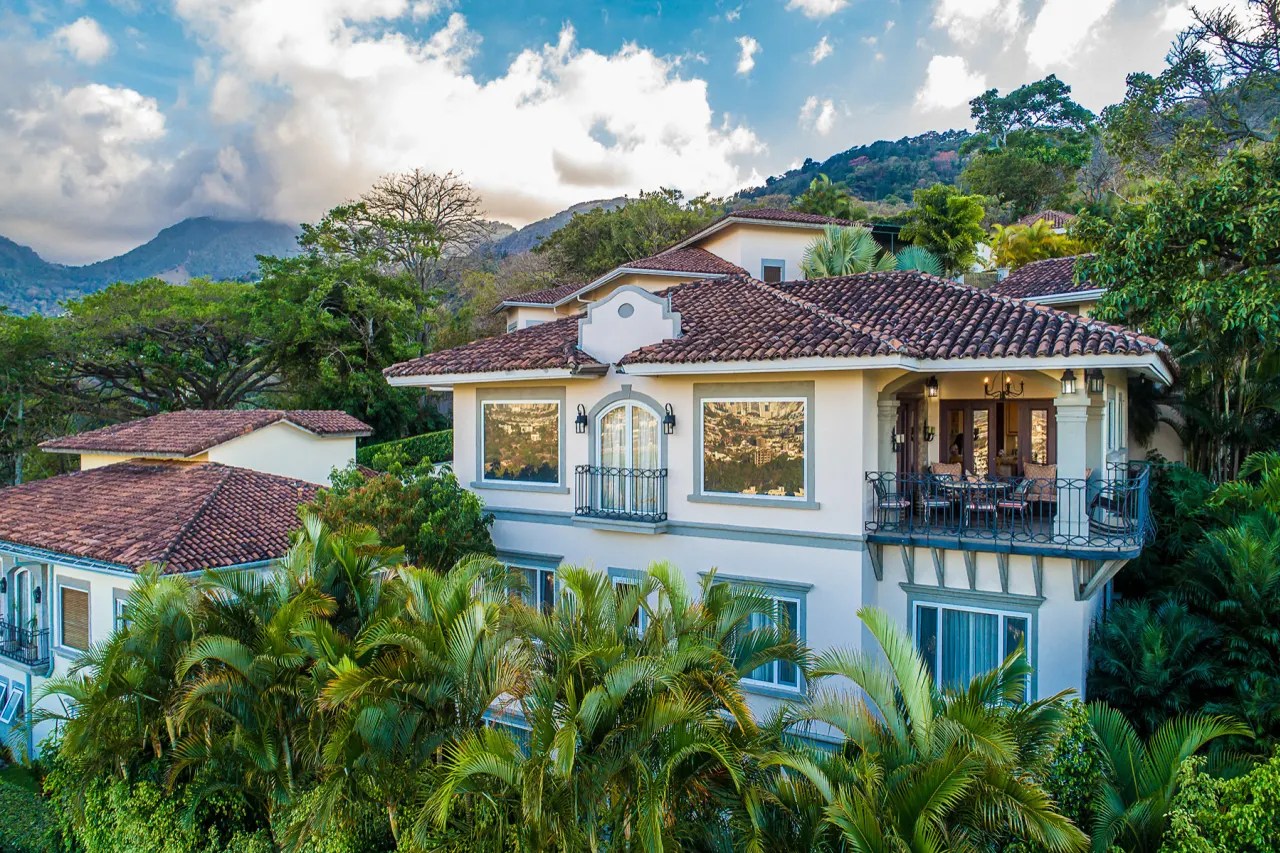 Costa Rica’s Escazú Has Beautiful Scenery, a Temperate Climate and Lots